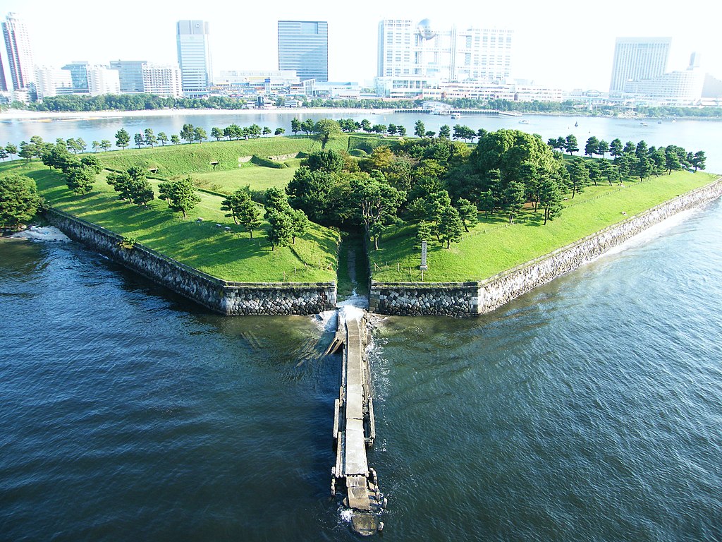 台場公園と東京湾の景色